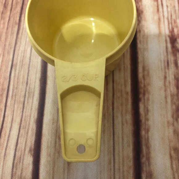 Vintage Tupperware Harvest Gold Nesting Measuring Cup 2/3 CUP Replacement 763-2 - Picture 5 of 10
